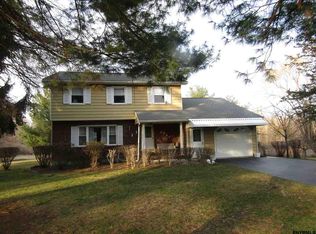 2849 River Rd, Niskayuna, NY 12309