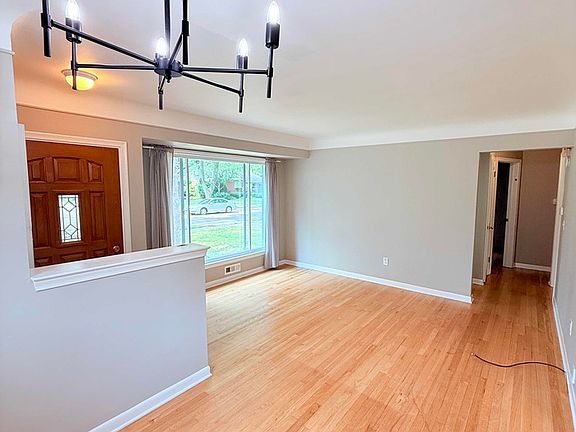 2nd image of 1718 Cresthill Ave