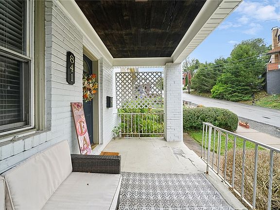 4th image of 841 Deely St