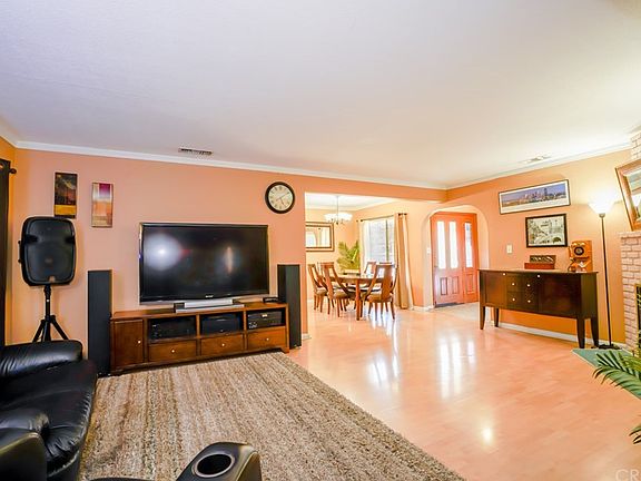 4th image of 6934 Balboa Blvd