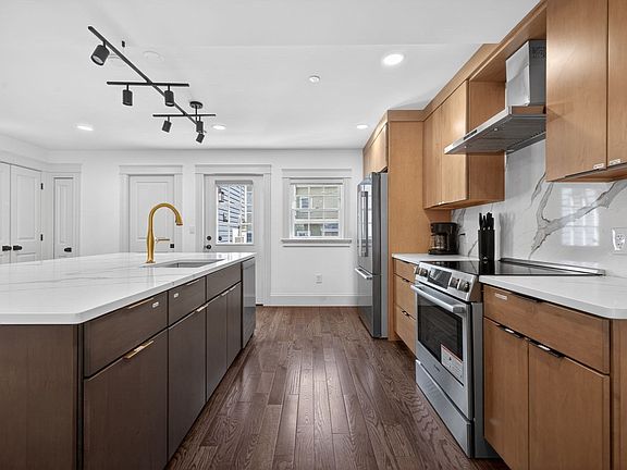 3rd image of 10 Osborne St