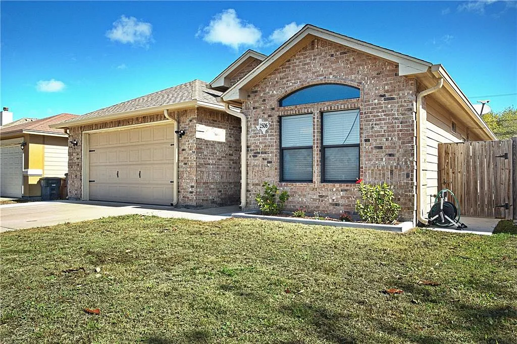 3 bed, 1498 sqft, $2,400 — Photo 2