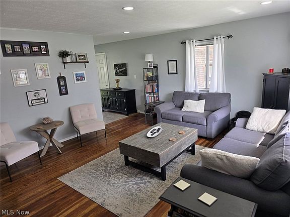 3rd image of 3385 Hemphill Rd