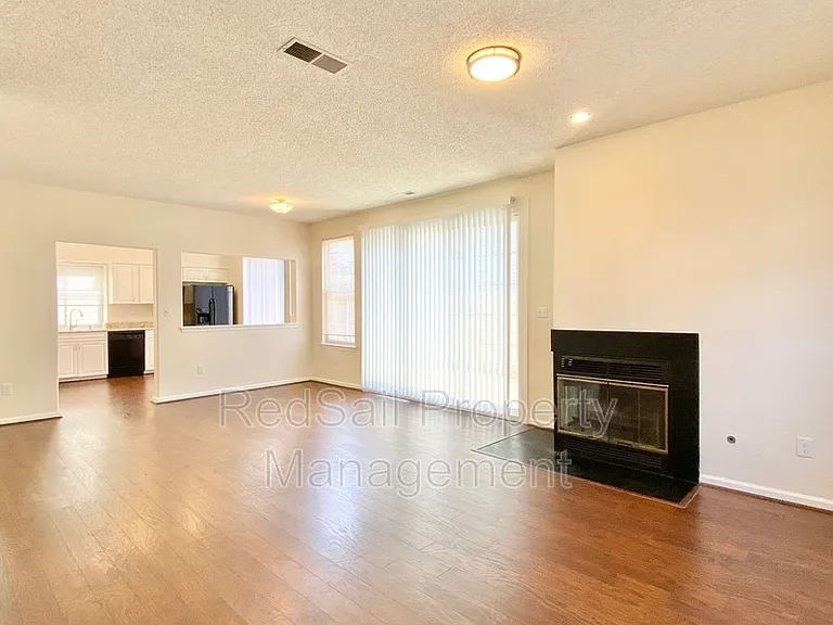 129 Watson Dr — Photo 4