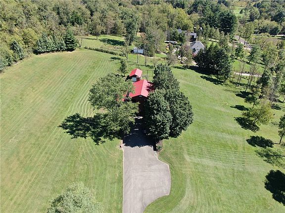 5th image of 16 Linn Farm Rd