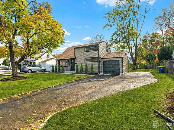 3rd image of 435 Warfield Rd