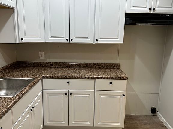 3rd image of 5004 Hoover Ave