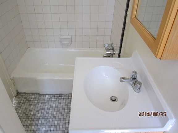 4th image of 2304 Atlantic Ave APT 3R