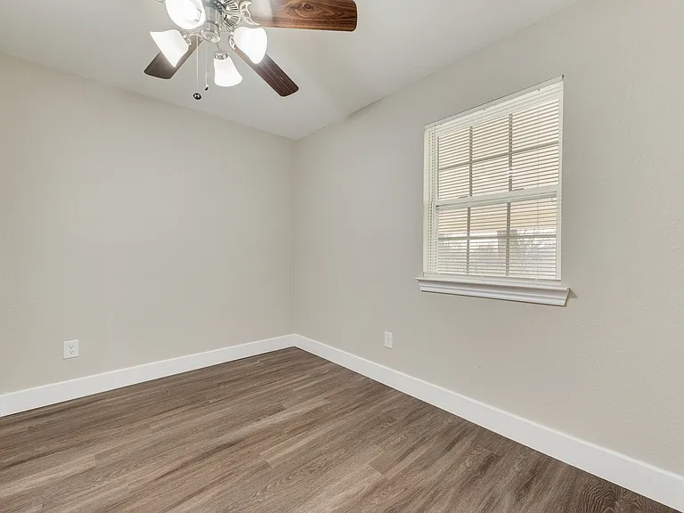 913 Live Oak St #A — Photo 14