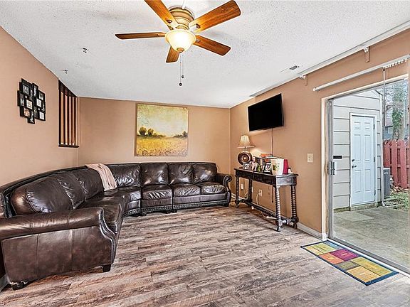 5th image of 327 E Montcastle Dr Unit G
