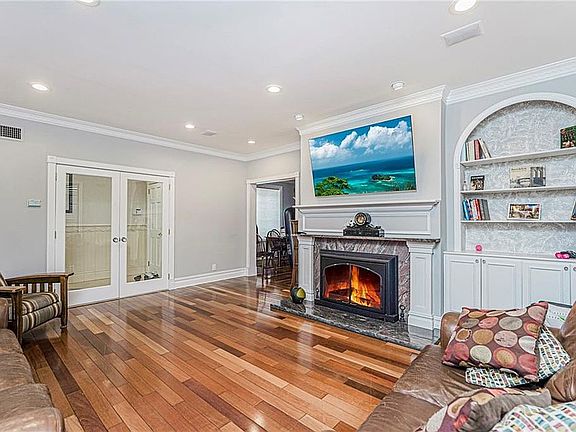 4th image of 225 73rd St