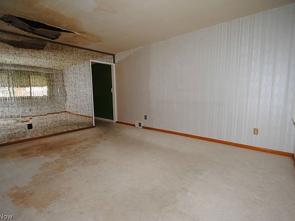 2nd image of 16220 Edgewood Ct