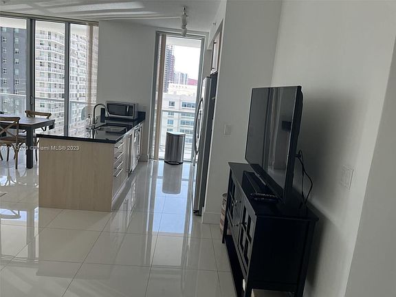 4th image of 1111 SW 1st Ave APT 1819