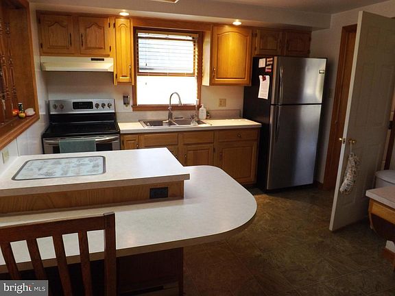 5th image of 1352 Persimmon Ln
