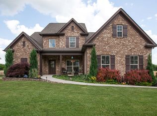 1388 Round Hill Ln, Spring Hill, TN 37174