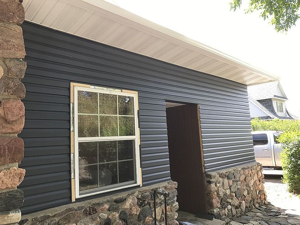 1st image of 305 3rd Ave N