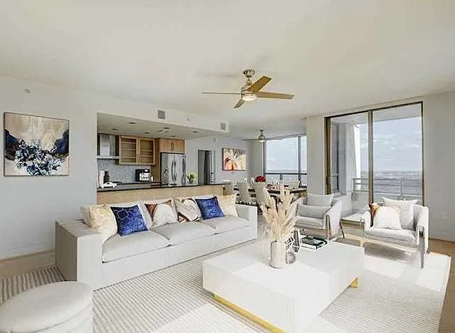 300 Bowie St #ID27009 — Photo 5