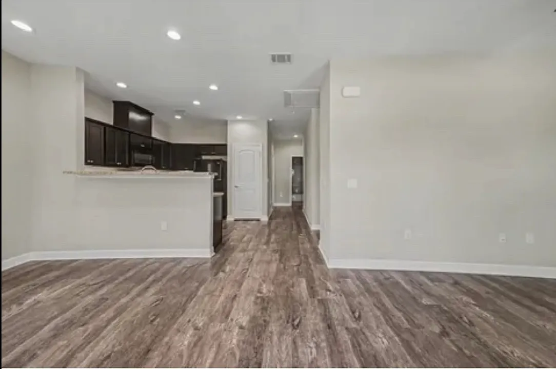 2 bed, 1064 sqft, $2,000 — Photo 3