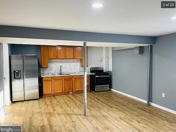 3rd image of 11 Oakbrook Ct