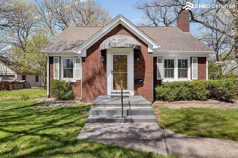 Moline Furnished House near John Deere — Photo 1