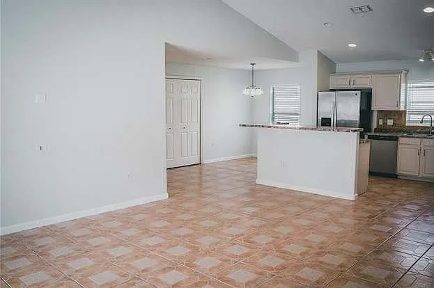 2402 Knightsbridge Blvd — Photo 19