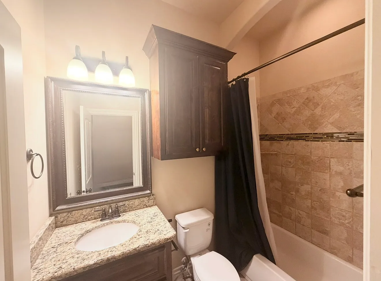 3 bed, 1922 sqft, $2,200 — Photo 3