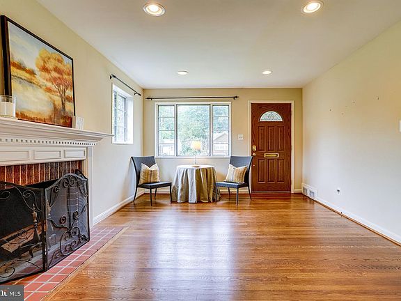 4th image of 3161 Norfolk Ln