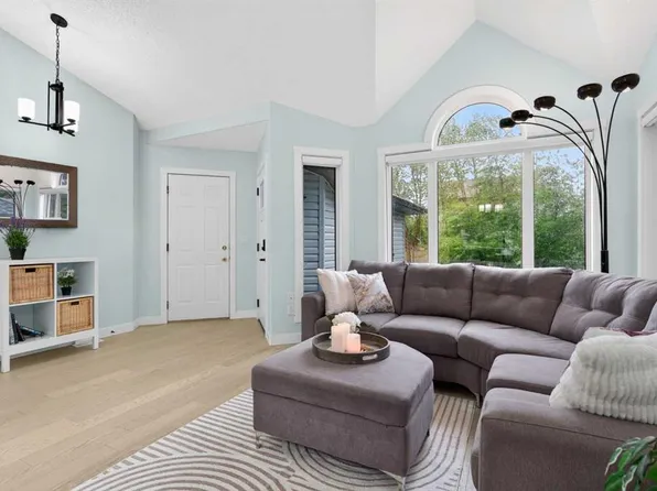 130 W Harvest Park Cir NE, Calgary, AB T3K 4V3