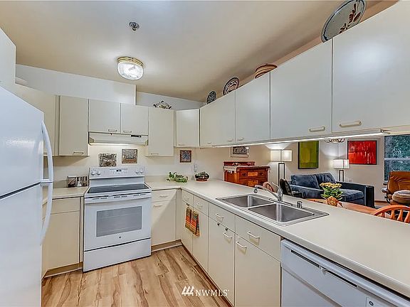 2nd image of 1684 152nd Ave NE #107
