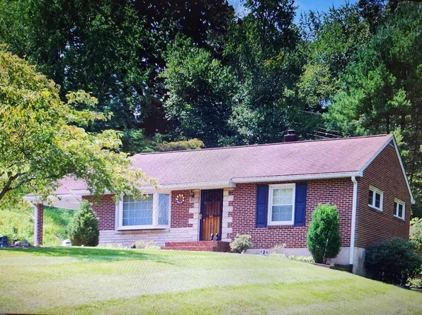 435 Maplewood Dr, Vinton, VA 24179