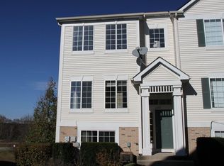 147 Enclave Cir #E, Bolingbrook, IL 60440