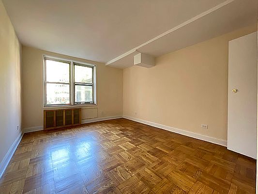 3rd image of 142-10 Roosevelt Ave #102