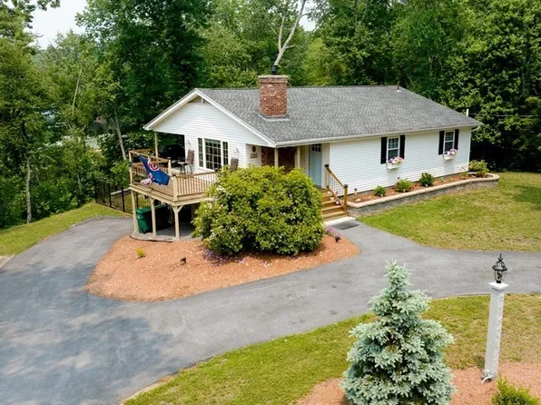 462 Goldthwaite Rd, Northbridge, MA 01534