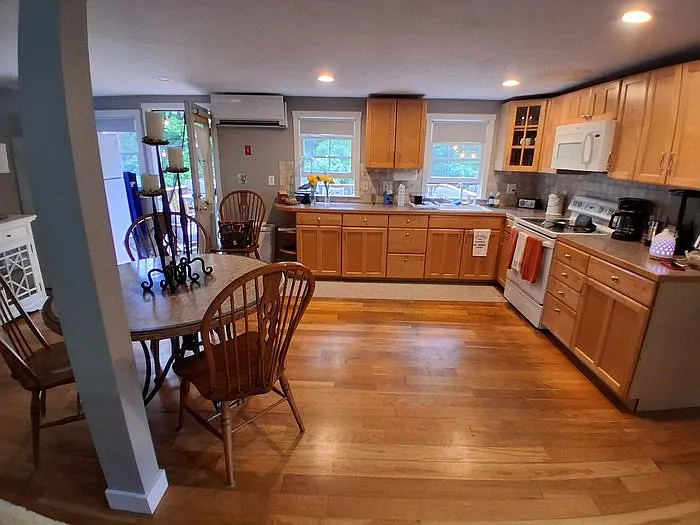 2 bed, 1.0 bath, $2,950 — Photo 4
