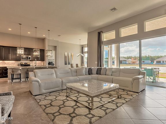 4th image of 577 Mosaic Blvd