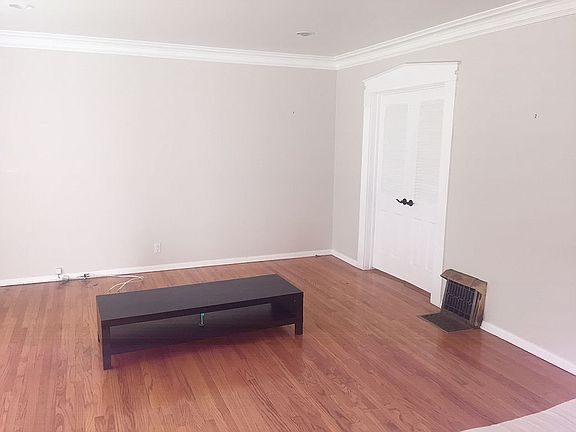 3rd image of 806 Harvard St #806