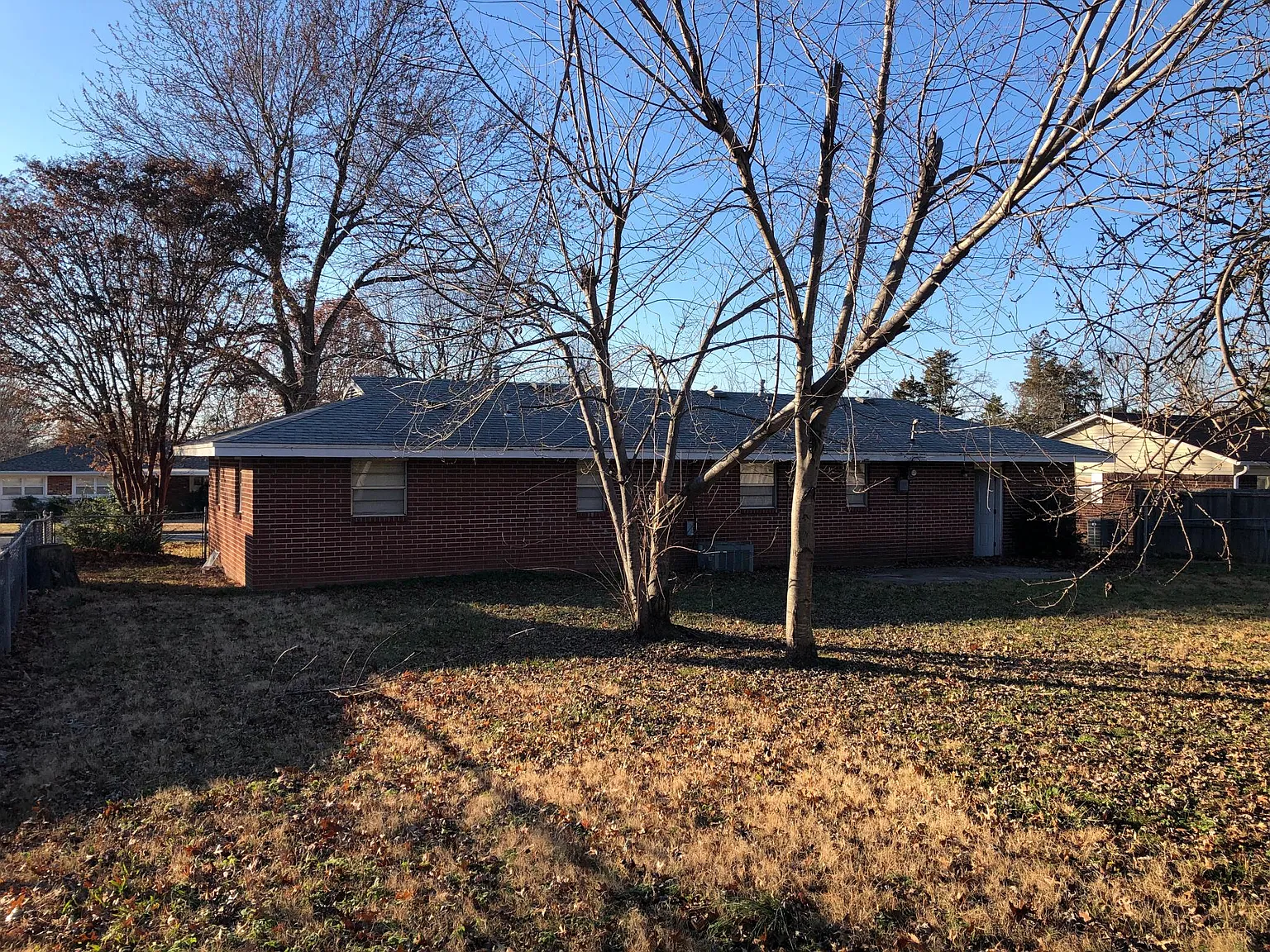 3 bed, 1200 sqft, $1,350 — Photo 4