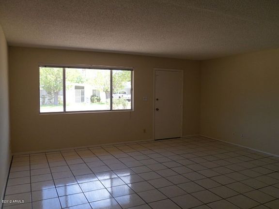5th image of 2201 E Claire Dr