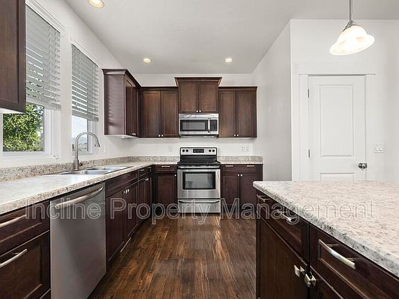 4th image of 4907 W Daybreak Pkwy