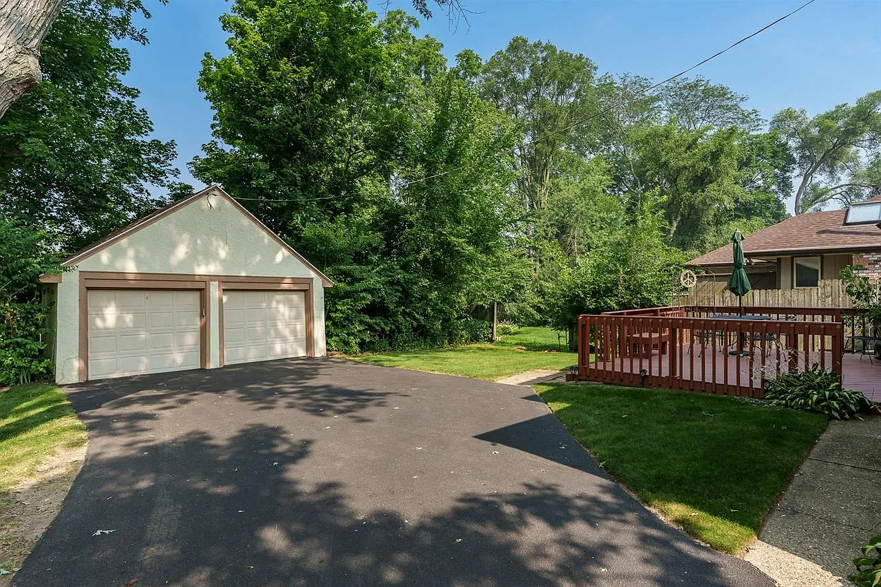 1612 Westchester Drive — Photo 3