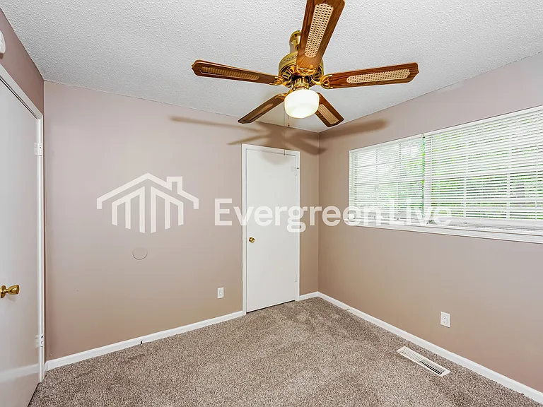 1701 Patricia Cir — Photo 13