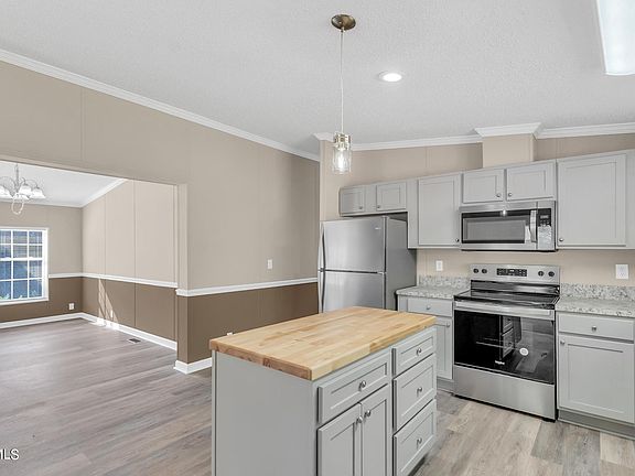 5th image of 309 Willow Springs Dr