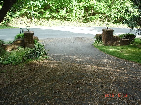 2nd image of 1172 Robindale Dr