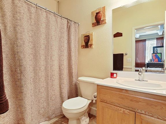 5th image of 3809 Holdrege Way