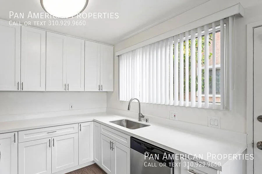 2 bed, 900 sqft, $2,295 — Photo 3