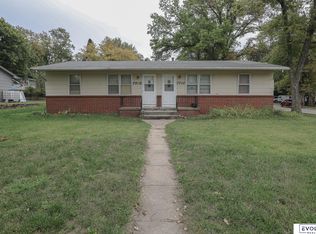 7701-7703 N Ridge Dr, Omaha, NE 68112