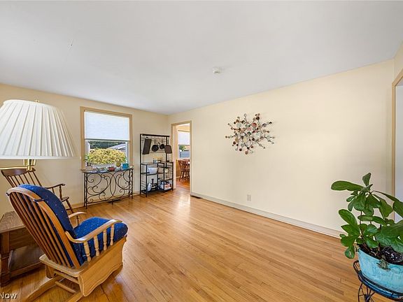 5th image of 805 Warwick Dr