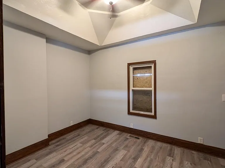 2533 Rowan St — Photo 4