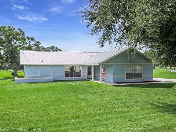 3rd image of 300 Glen Mar Cir
