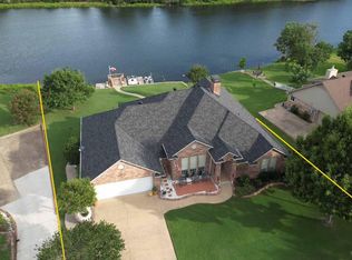 223 Spring Lake Dr, Mineola, TX 75773